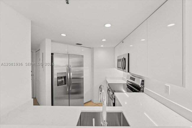 Photo - 5880 Collins Ave Unit 1004