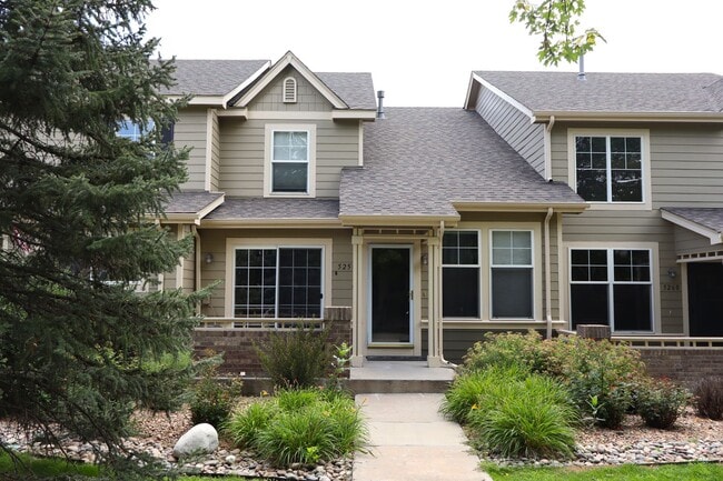 Beautiful 2 Bedroom Townhome Steps from Pa... - Beautiful 2 Bedroom Townhome Steps from Pa...