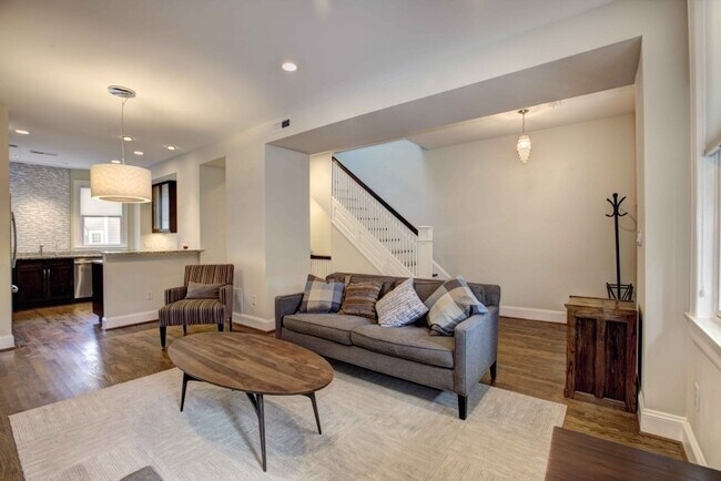 Building Photo - 627 Keefer Pl NW