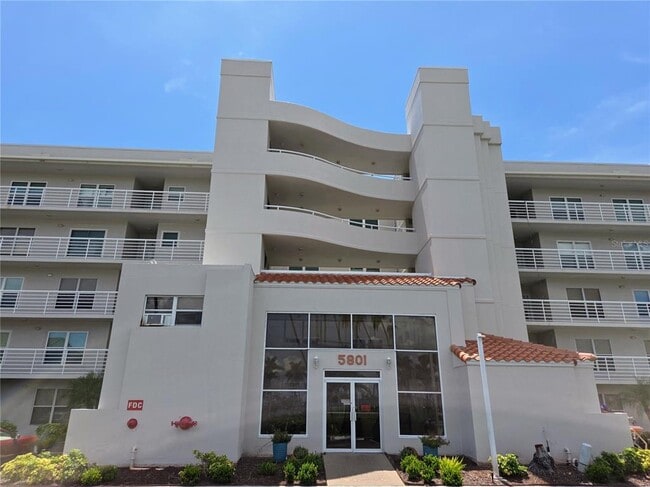 Building Photo - 5801 Bahia Del Mar Cir N Unit 113