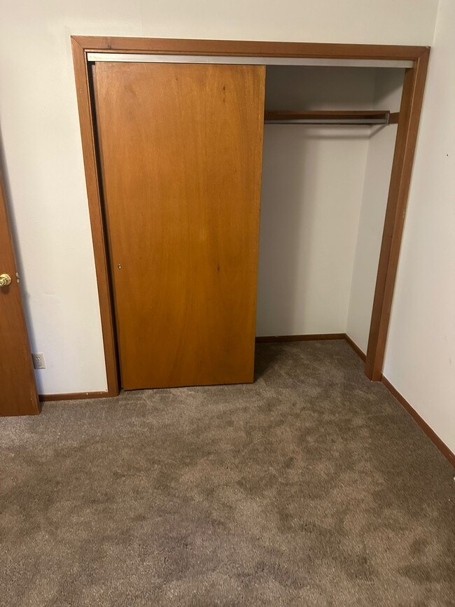 Building Photo - 1453 Valley View Dr Unit A Rental