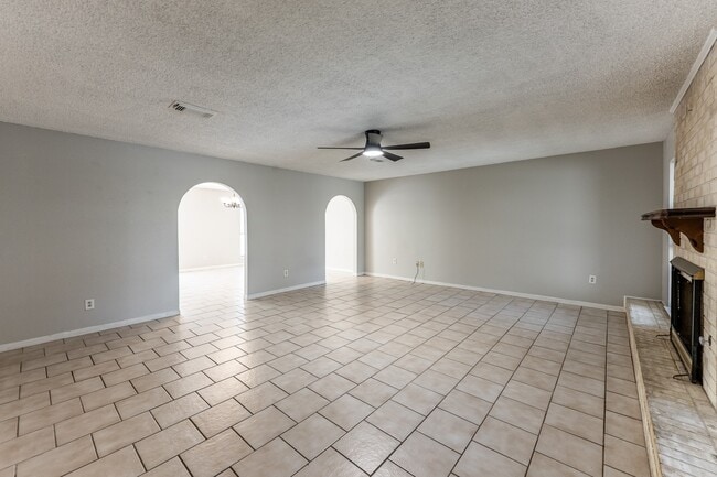 Photo - 1914 Rosewood Ln