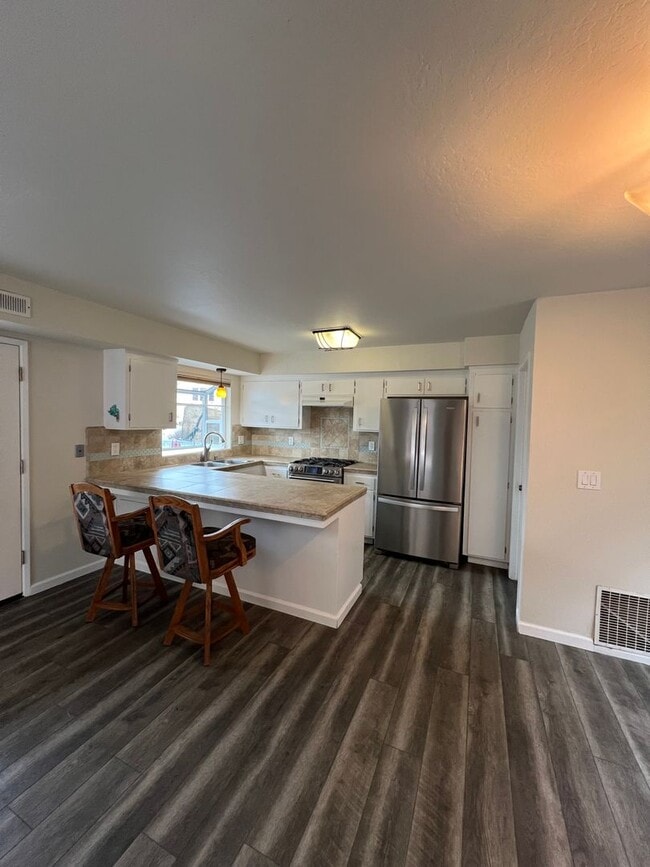 Photo - Short walk to the Beach / Available Now / Pets Welcome