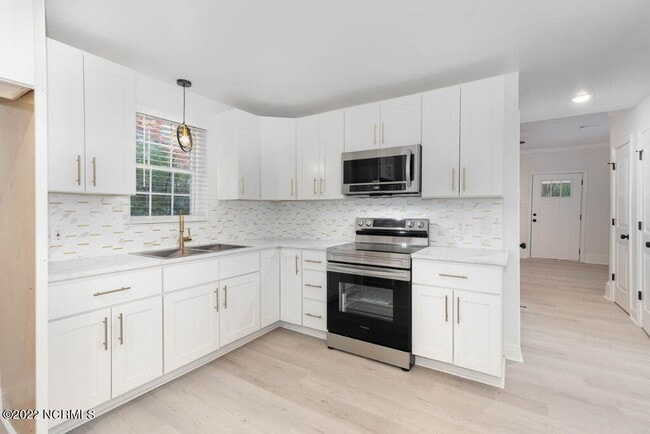 Photo - 106 W Cedar St
