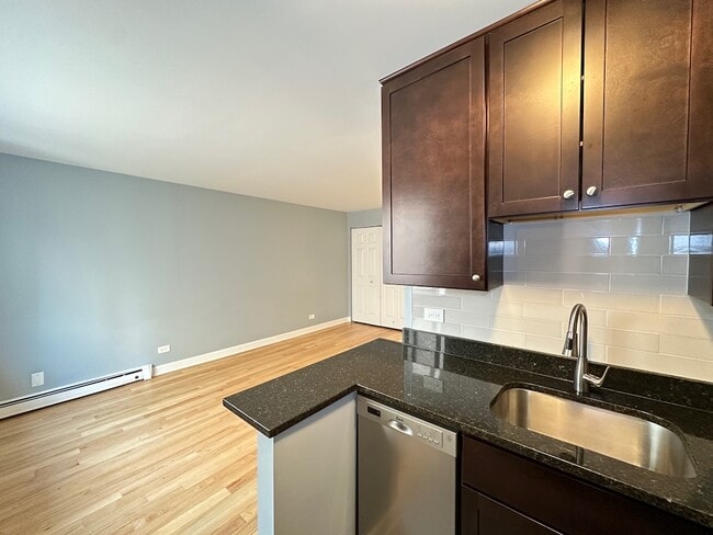 Photo - 663 W Grace St Unit 314