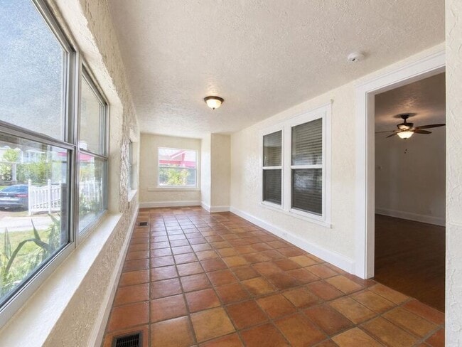 [748/750/756/758] Winfree Ave