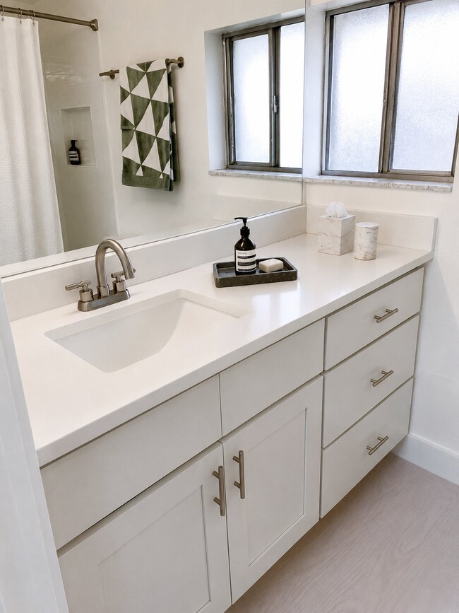 Photo - 1100 Turner St Unidad 212