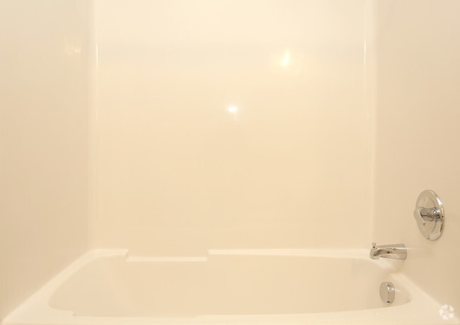 1BR, 1BA - 650 SF