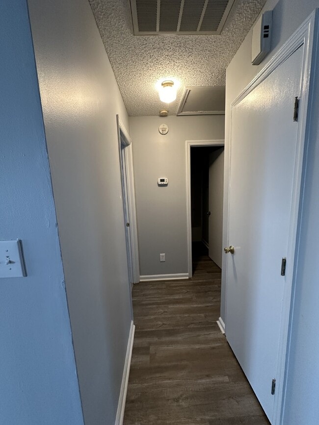 Photo - 205 Live Oak Ct