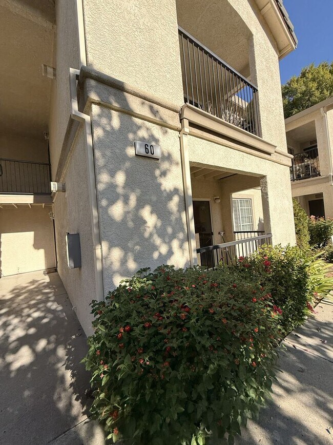 Building Photo - Oak Senior Commons 2 Bedroom, 1 Bath Apartment for Rent Unit 60