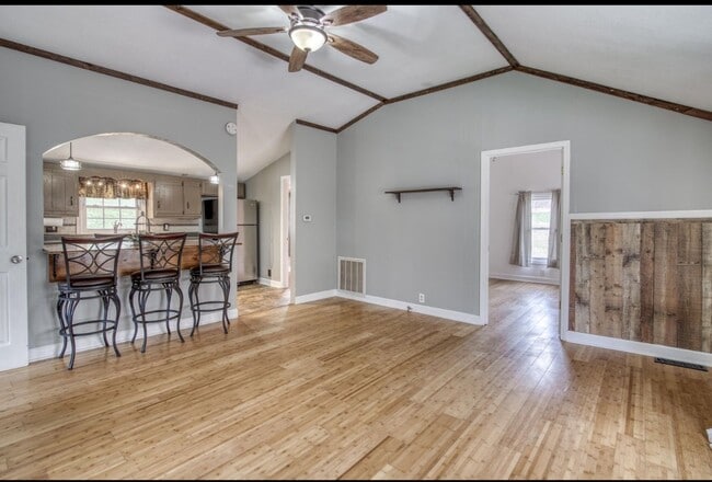 Photo - Cute Country Charmer – Bristol, VA  2 Bed ...
