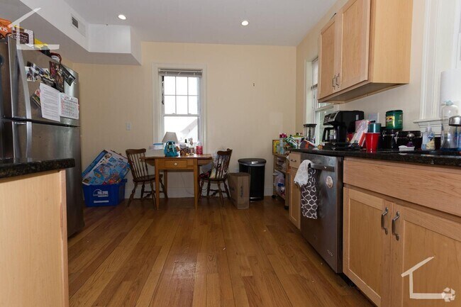 Building Photo - Oak Sq Area of Brighton. Pets Friendly, La... Rental