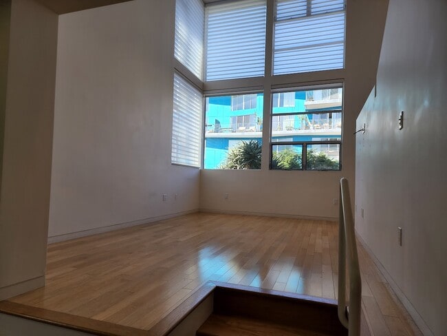 Photo - 742 N Hudson Ave