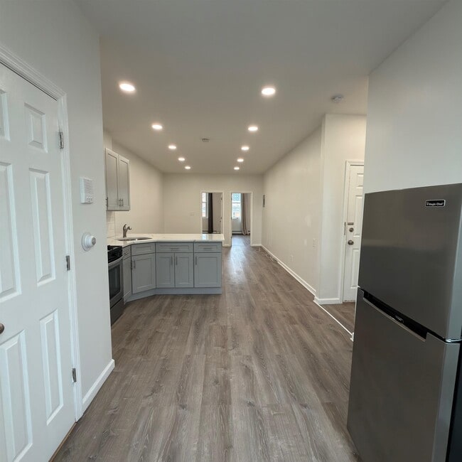 Photo - 737 Montgomery St Unit 3