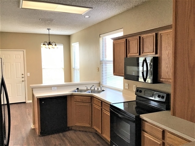 Photo - 304 Double Oak Ln