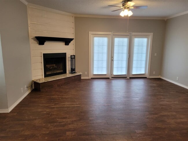 Photo - 200 Full Moon