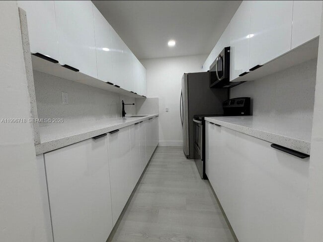 Photo - 300 W 74th Pl Unidad 217