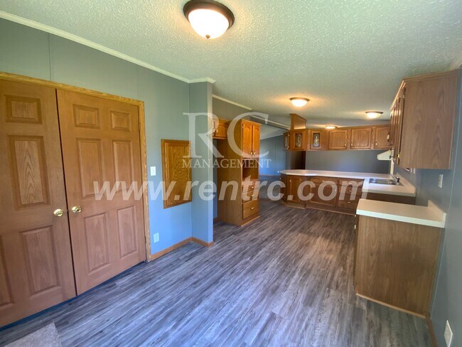 Photo - 911 Central-