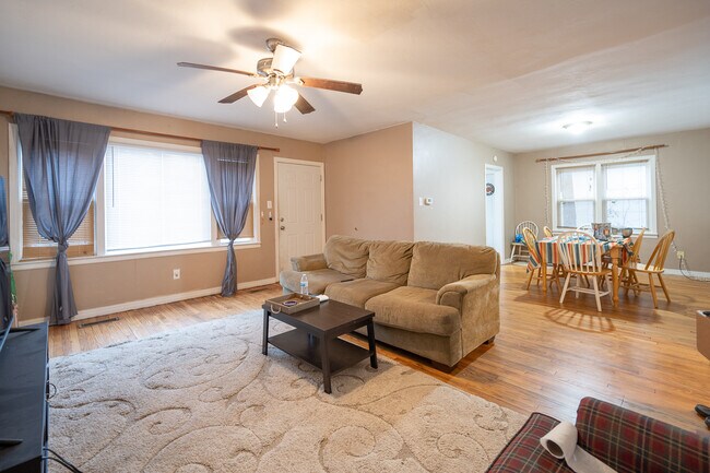 Living Room - 2123 W Sherwood Ave