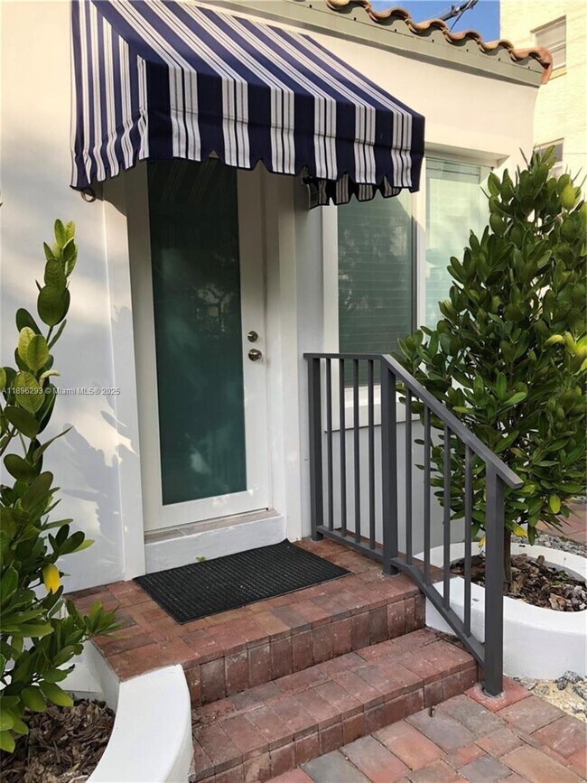 Photo - 645 Lenox Ave. Unidad 5