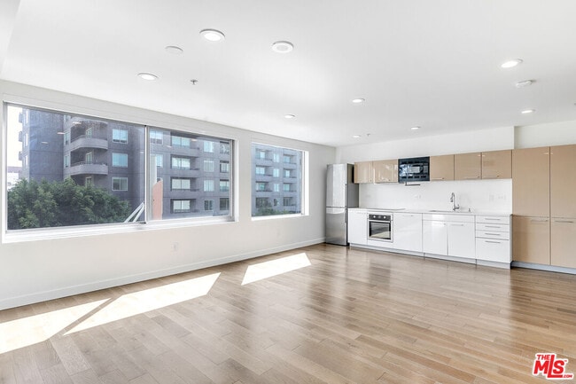 Photo - 901 Flower St Unit 408