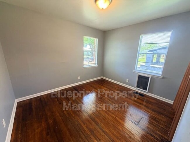 Photo - 737 47th St N