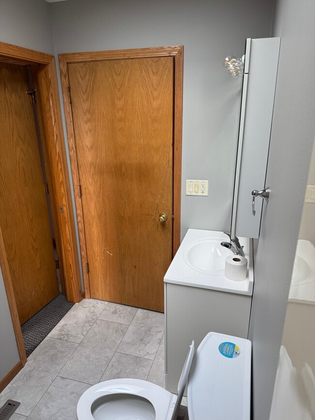 Upstairs bathroom - N5533 Penny Lane