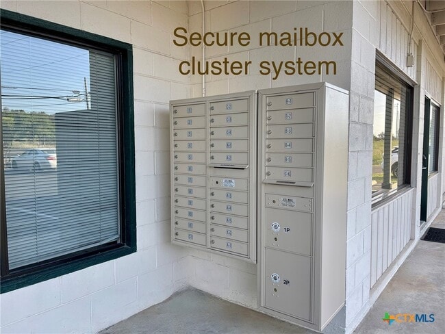 Building Photo - 1409 N Bishop St Unit 4