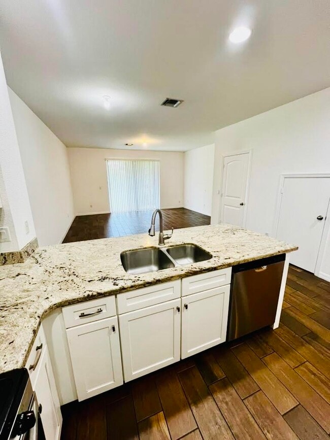 Photo - 1129 Vermilion Dr