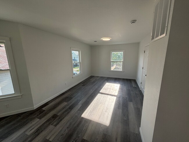 Photo - 5807 20th Ave Unidad 2