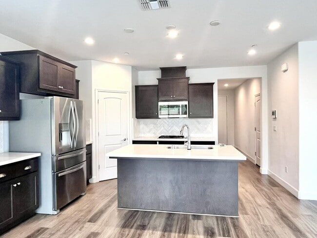 Photo - 377 Traverse Dr S