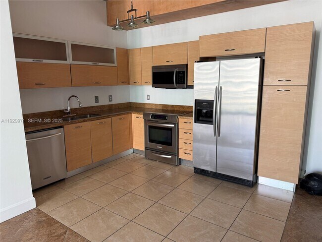 Building Photo - 2275 Biscayne Blvd Unit 1003