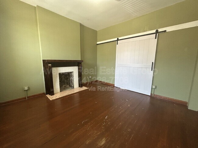 4415 S Compton Ave