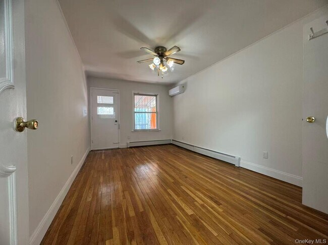 Photo - 47-19 213th St