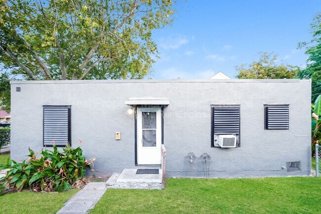 Building Photo - 117 6th Ave N Unit 2