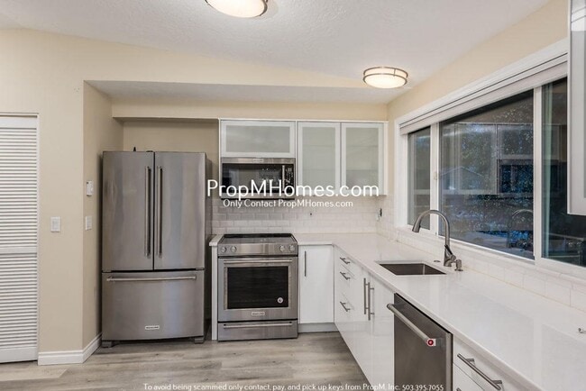 Photo - Updated 2 Bedroom Escape in Lake Oswego!
