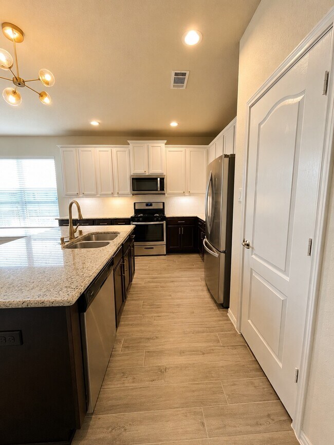 Photo - 1927 Willow Rock Way