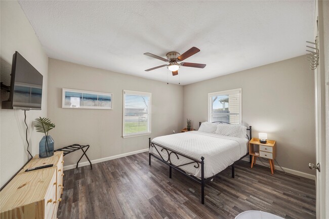 Photo - 2111 8th Ave N