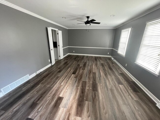 Photo - 1104 Robin Hood Rd