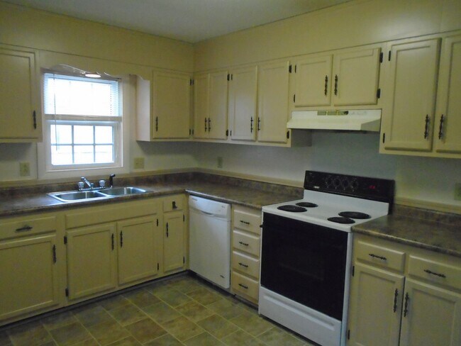 Photo - Charming 3 bedroom 1 1/2 bath townhouse lo...