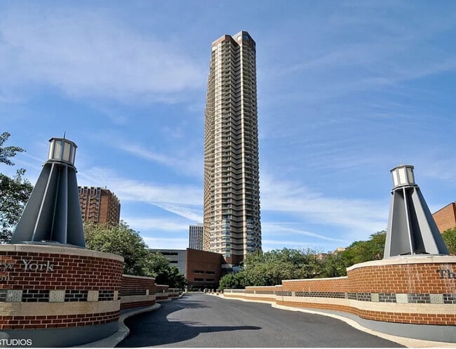 Building Photo - 3660 N Lake Shore Dr Unit 2803 Rental