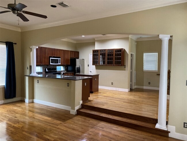 Photo - 918 W 26th St