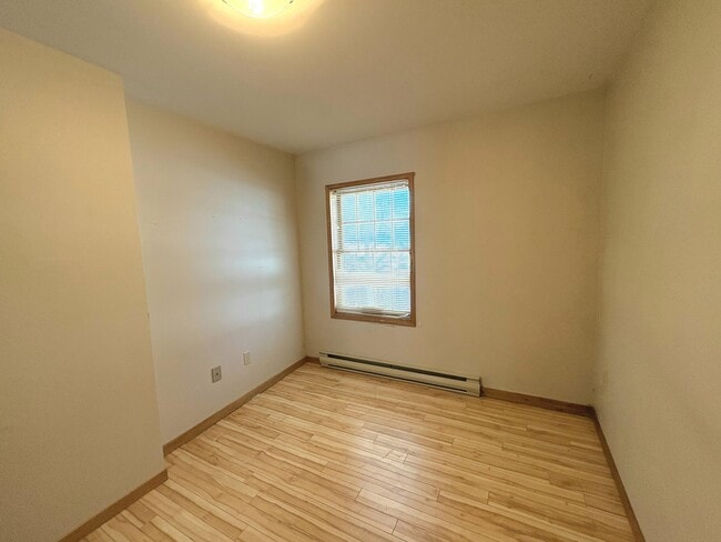 Photo - 358 Milford Rd Unité 2