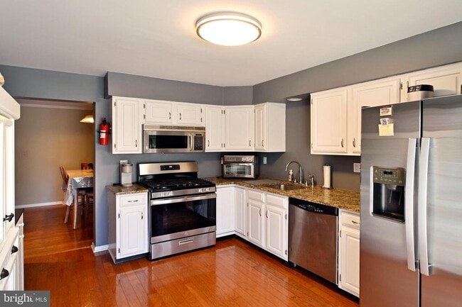 Photo - 110 Treymore Ct