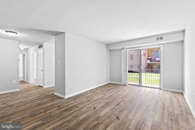 Building Photo - 225 43rd Rd NE Unit 104 Rental