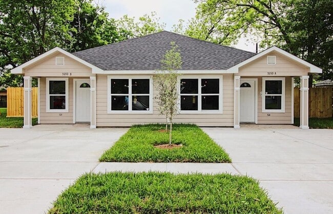 Building Photo - 5210 Longmeadow St Rental