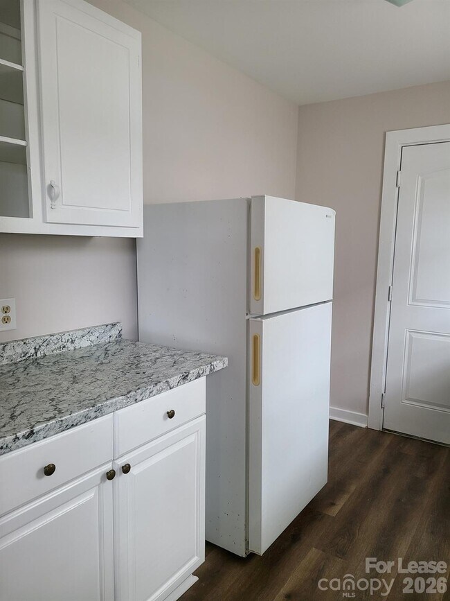 Photo - 1844 Academy St