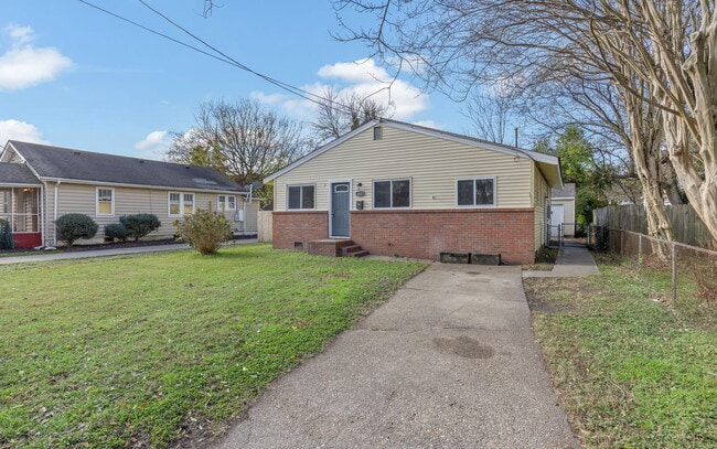 Photo - 2827 Grandy Ave