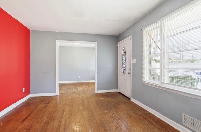 Photo - 1548 Sylvan Rd SW