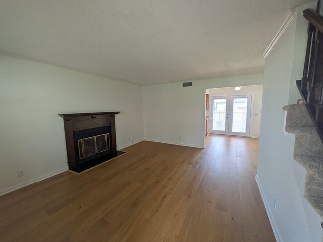 1107 Quail Ct W